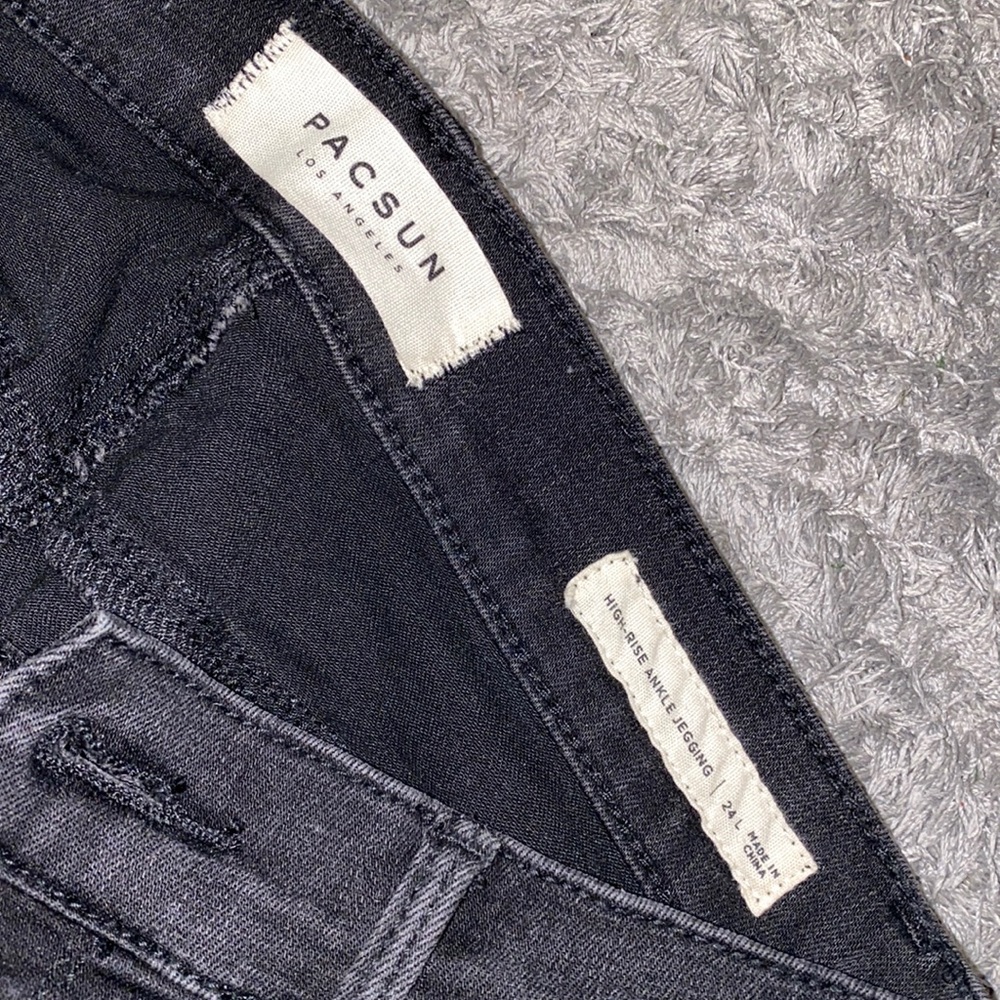Passing black high rise Ankle Jegging